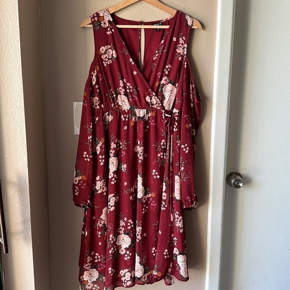 TORRID Red Floral Cold Shoulder Chiffon Wrap Dress - Picture 7 of 13